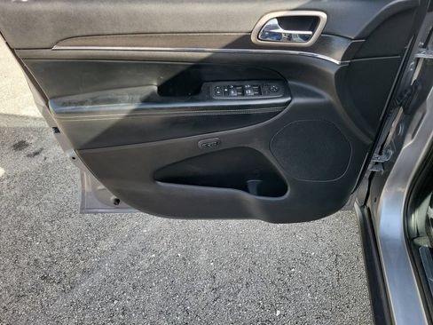Used 2016 Jeep Grand Cherokee Limited AWD/4WD image 25