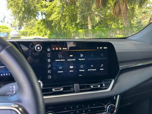 Used 2025 Chevrolet Equinox LT FWD image 17