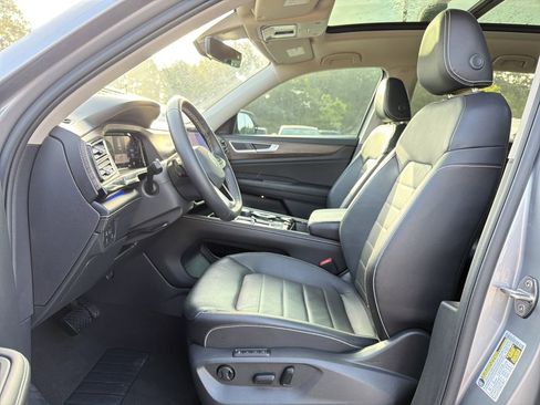 Used 2024 Volkswagen Atlas SEL AWD/4WD image 11