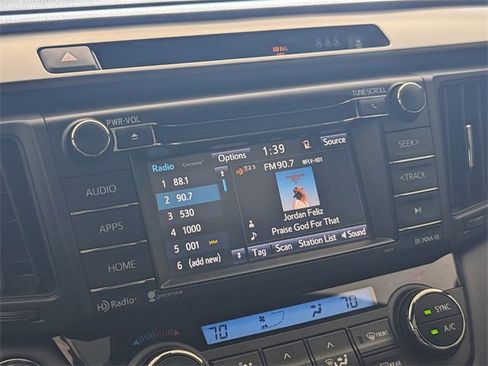 Used 2018 Toyota RAV4 SE image 22