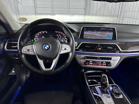 Used 2022 BMW 745e xDrive w/ Premium Package AWD/4WD image 27