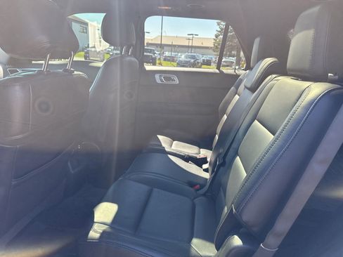 Used 2015 Ford Explorer XLT w/ Equipment Group 202A FWD image 16