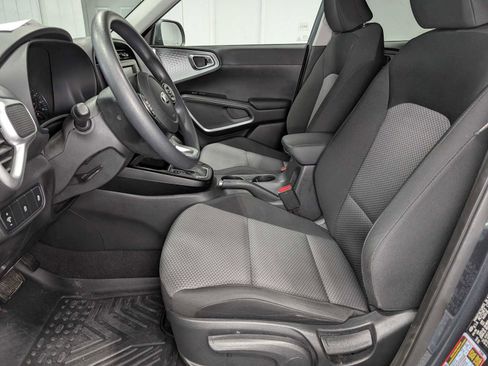 Used 2020 Kia Soul LX FWD image 4