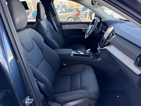 Used 2025 Volvo XC90 B6 Plus image 35