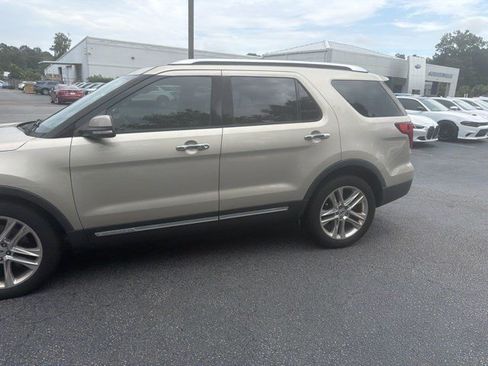 Used 2017 Ford Explorer Limited FWD image 10