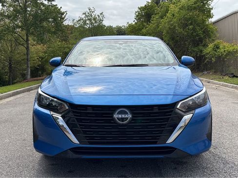 Used 2022 Nissan Sentra SV FWD image 2