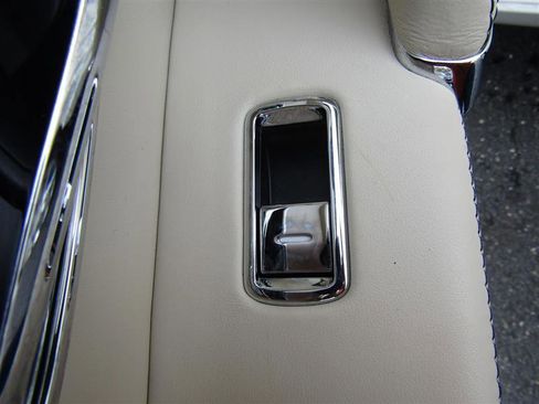 Used 2017 Bentley Flying Spur V8 image 31