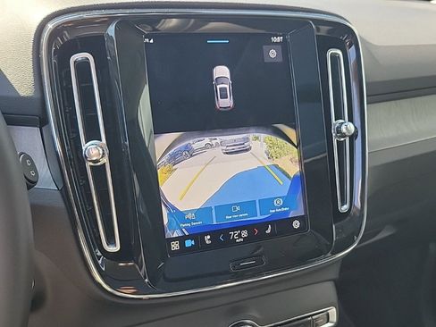 Used 2025 Volvo XC40 B5 Core image 23