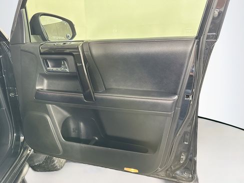 Used 2019 Toyota 4Runner TRD Off-Road Premium image 31