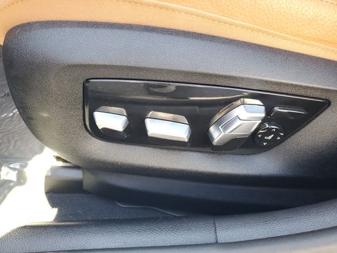 Used 2023 BMW M550i xDrive image 20