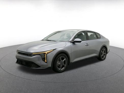 Used 2025 Kia K4 FWD image 3