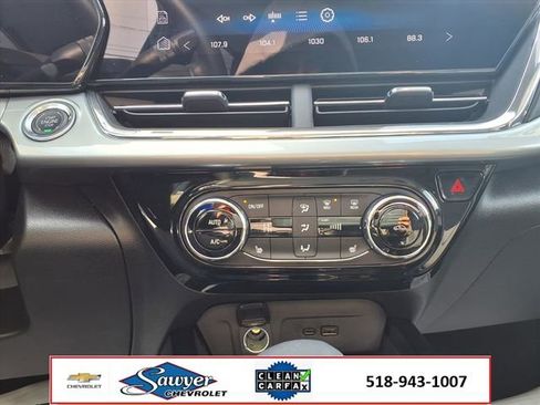 Used 2025 Chevrolet Trax LT w/ LT Convenience Package image 20