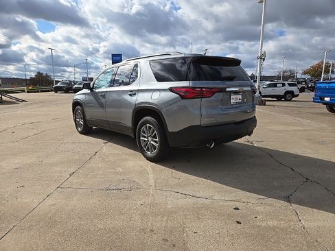 Used 2023 Chevrolet Traverse LT w/ Rear Camera Mirror Package image 3