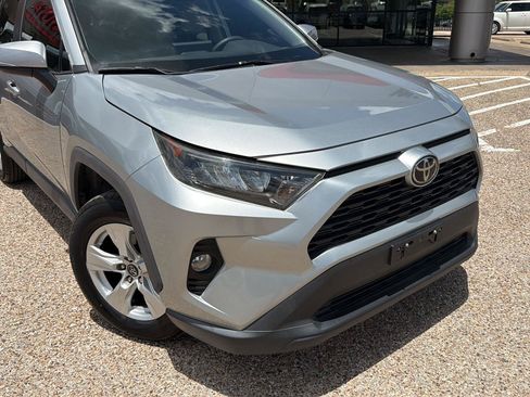 Used 2020 Toyota RAV4 XLE w/ Convenience Package FWD image 7