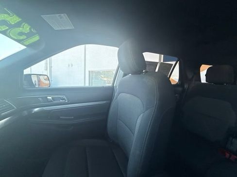 Used 2018 Ford Explorer XLT FWD image 26