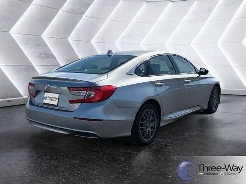 Used 2019 Honda Accord EX image 5