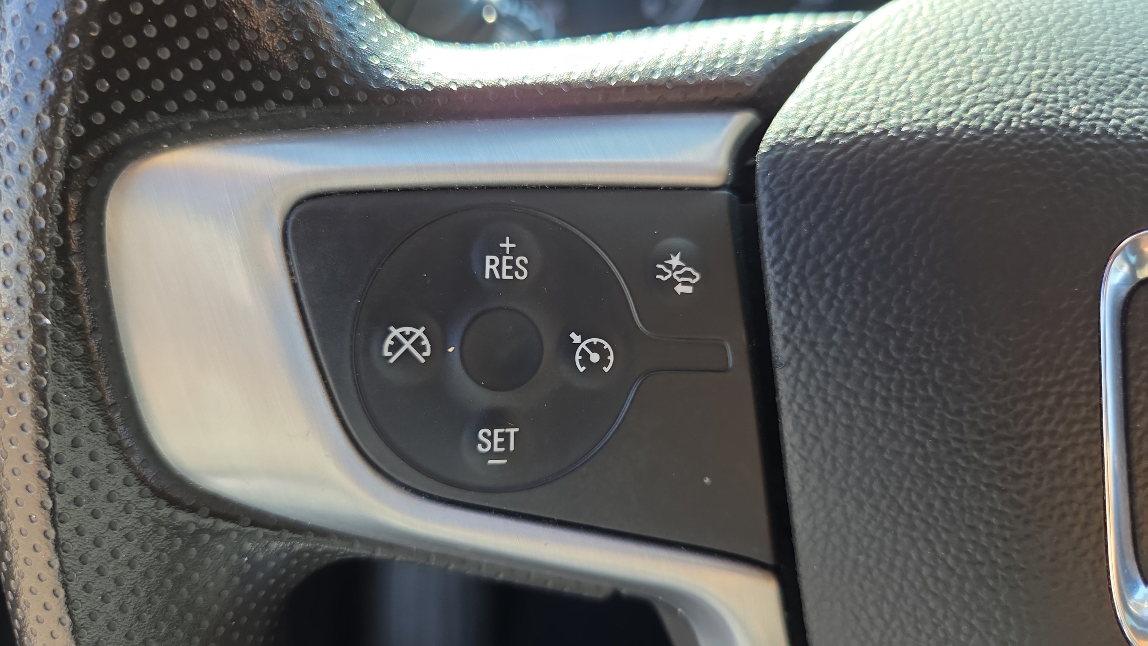 Used 2024 GMC Terrain SLE FWD image 24
