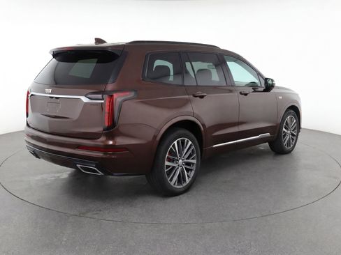 Certified 2023 Cadillac XT6 Sport w/ Technology Package AWD/4WD image 4