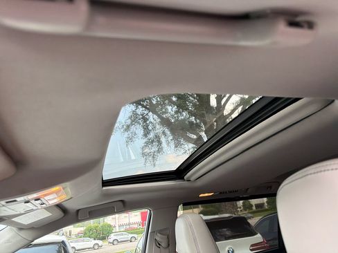 Used 2017 Toyota Highlander XLE FWD image 10