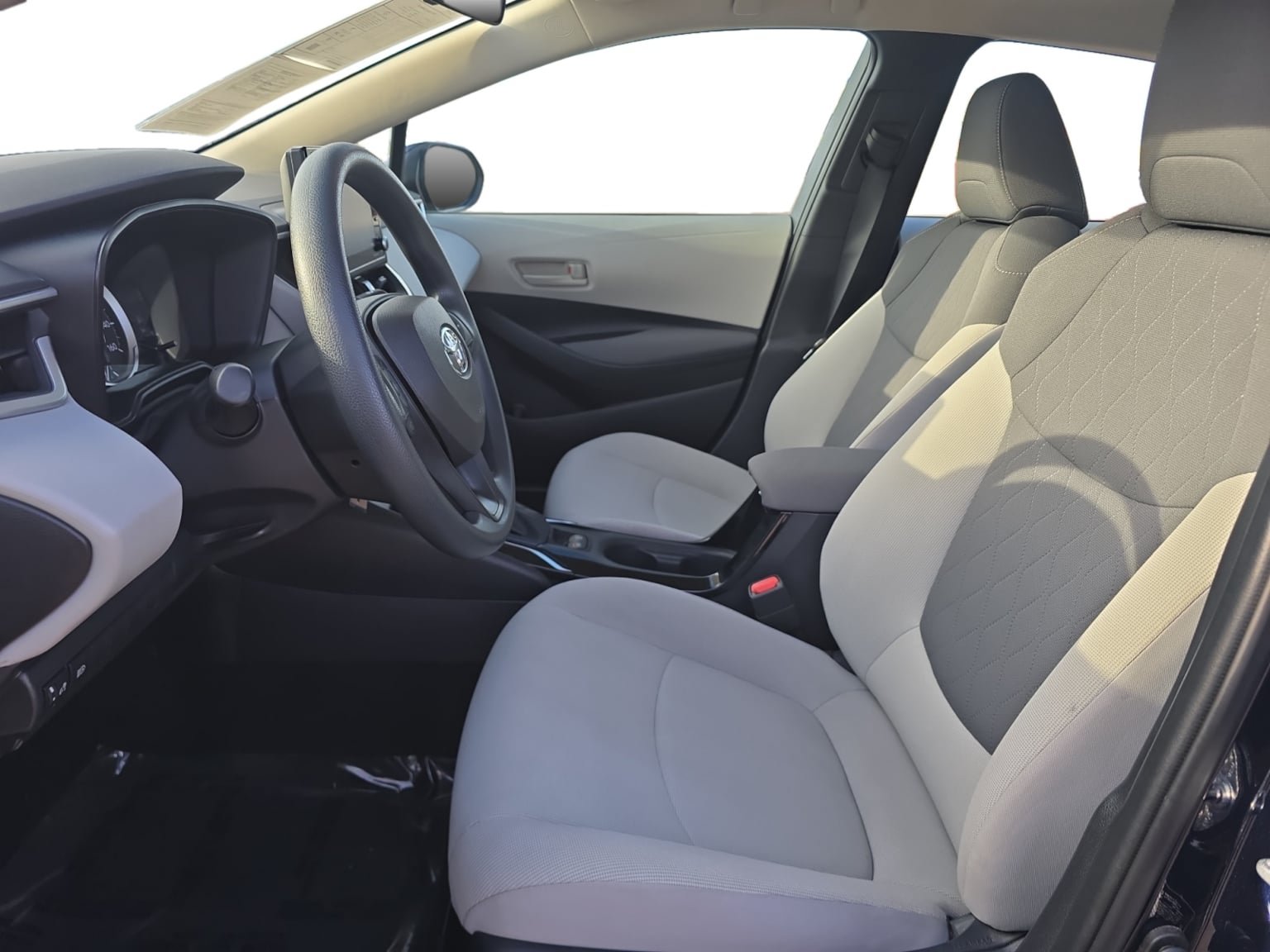 Used 2022 Toyota Corolla LE w/ Carpet Mat Package (TMS) FWD image 10