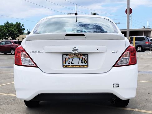 Used 2018 Nissan Versa SV FWD image 4