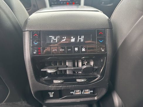 Used 2022 Jeep Grand Cherokee L Summit w/ Luxury Tech Group V image 38