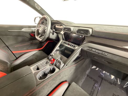 Used 2024 Lamborghini Urus Performante AWD/4WD image 26