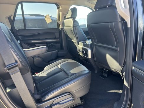 Used 2024 Ford Expedition XLT image 4