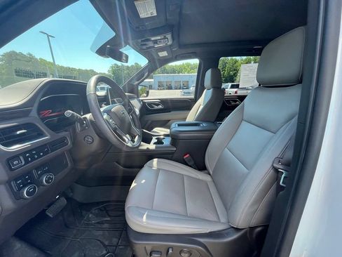 Used 2022 Chevrolet Tahoe Z71 w/ Luxury Package AWD/4WD image 10