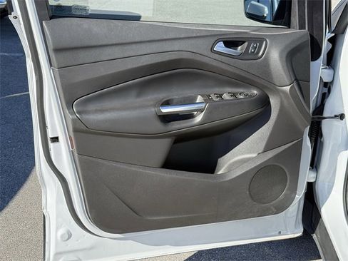 Used 2019 Ford Escape SE image 32