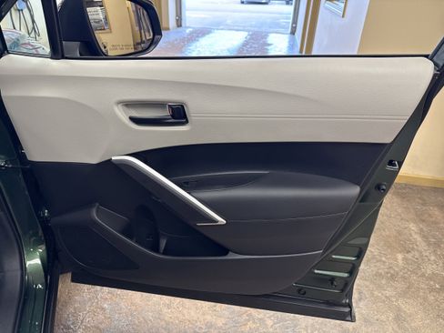 Used 2025 Toyota Corolla Cross LE w/ Moonroof Package image 16
