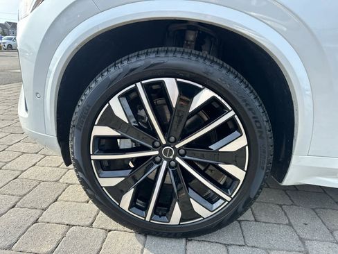 Used 2025 Volvo XC90 B6 Plus image 4
