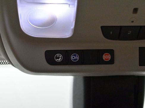 Used 2019 Buick Envision Essence FWD image 25