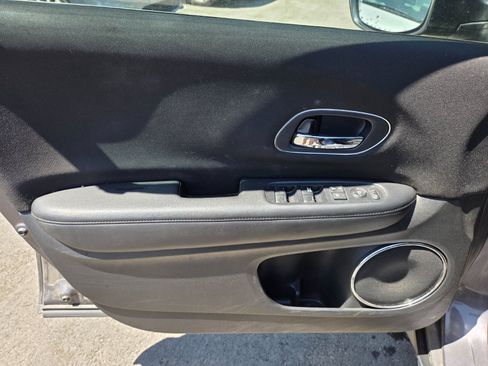 Used 2017 Honda HR-V EX image 8
