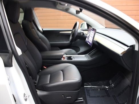 Used 2023 Tesla Model Y Long Range image 29