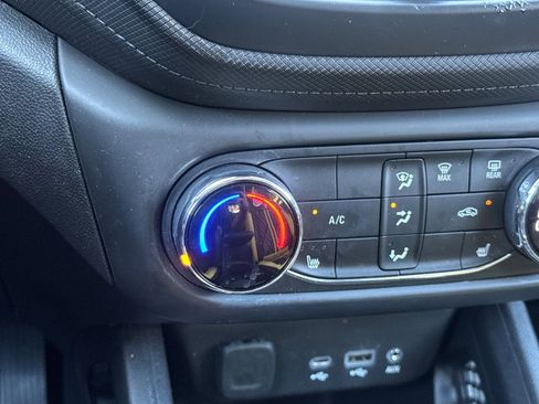 Used 2023 Chevrolet TrailBlazer LT FWD image 28