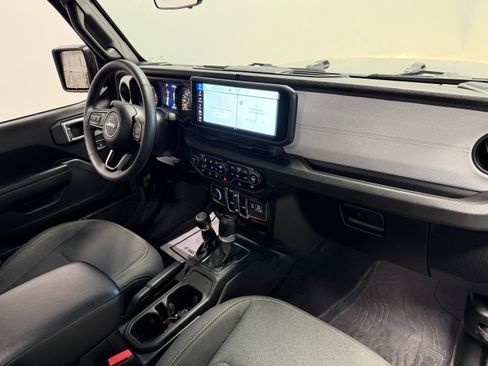Used 2024 Jeep Wrangler Sport S image 7