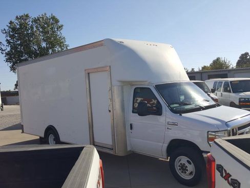 Used 2016 Ford E-450 and Econoline 450 Super Duty RWD image 5