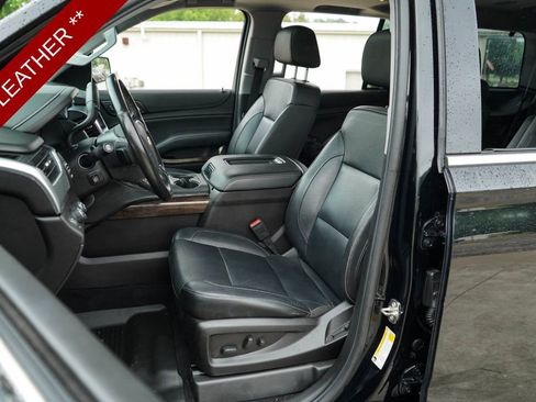 Used 2019 Chevrolet Tahoe LT w/ Luxury Package AWD/4WD image 7