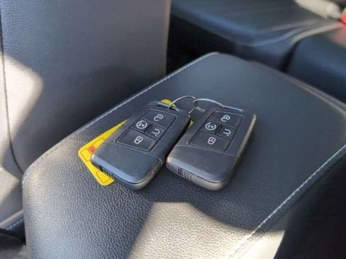 Certified 2022 Volkswagen Tiguan SE w/ Panoramic Sunroof Package image 29