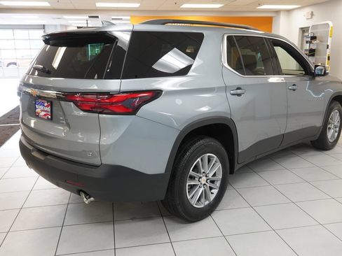 Used 2023 Chevrolet Traverse LT FWD image 14