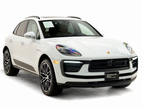 Used 2025 Porsche Macan image 33