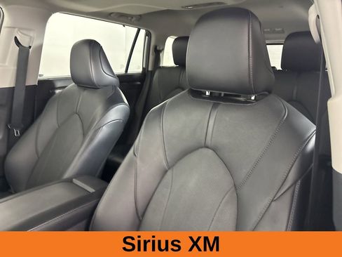 Used 2023 Toyota Highlander Limited image 12