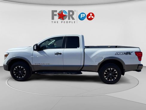 Used 2018 Nissan Titan PRO-4X w/ Pro-4x Convenience Package AWD/4WD image 2