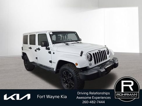 Used 2018 Jeep Wrangler Unlimited Sahara w/ Dual Top Group AWD/4WD image 4