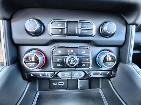 Used 2024 Chevrolet Tahoe Premier RWD image 18