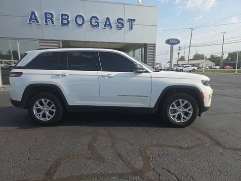 Used 2024 Jeep Grand Cherokee Limited AWD/4WD image 4