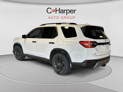 Certified 2024 Honda Pilot TrailSport image 5