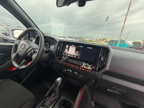 Used 2025 Nissan Frontier PRO-4X AWD/4WD image 18