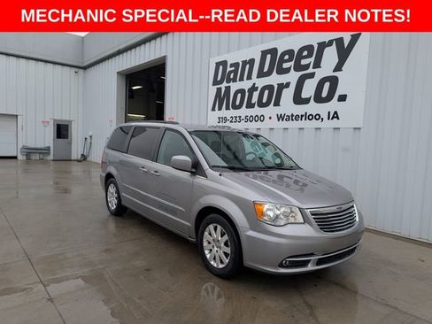 Used 2014 Chrysler Town & Country Touring image 1